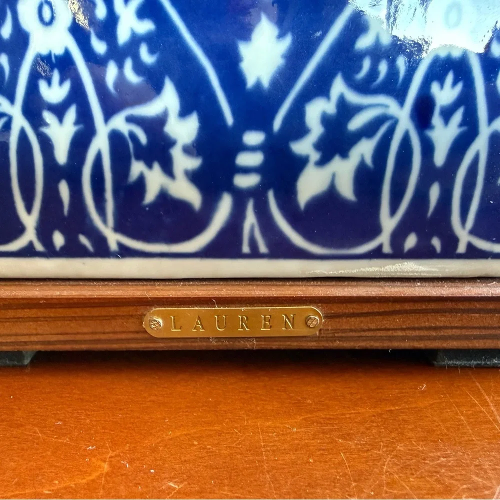 Ralph Lauren Blue White Hearts Porcelain Table Lamp w Round Shade - Picture 3 of 9